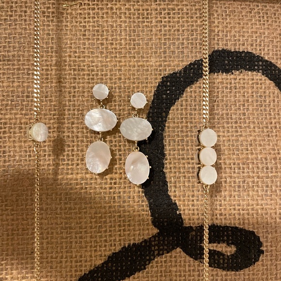 Banana Republic Goldtone Mother of Pearl necklace & 2 pair earrings one matching - Picture 2 of 6